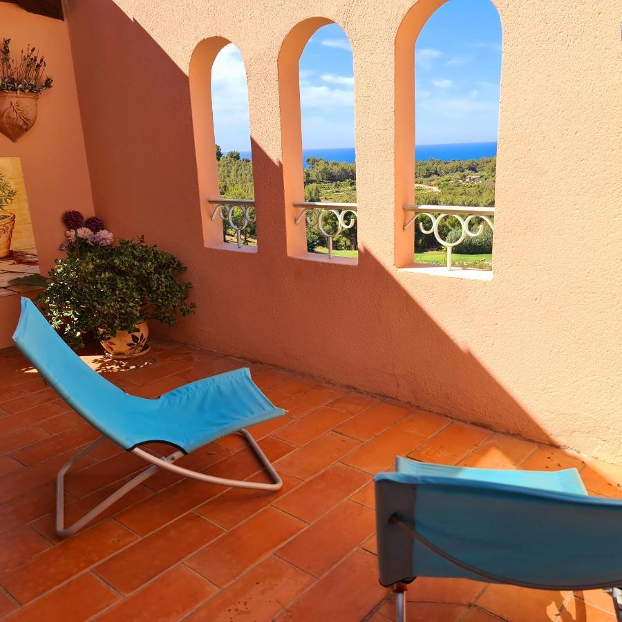 Appartement HAMEAU DES AMANDIERS - vue mer, golf et vignes à Saint-Cyr-sur-Mer Extérieur photo