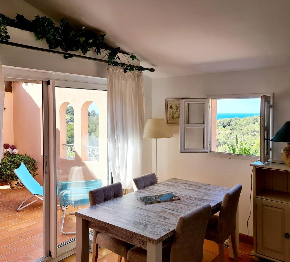 Appartement HAMEAU DES AMANDIERS - vue mer, golf et vignes à Saint-Cyr-sur-Mer Extérieur photo