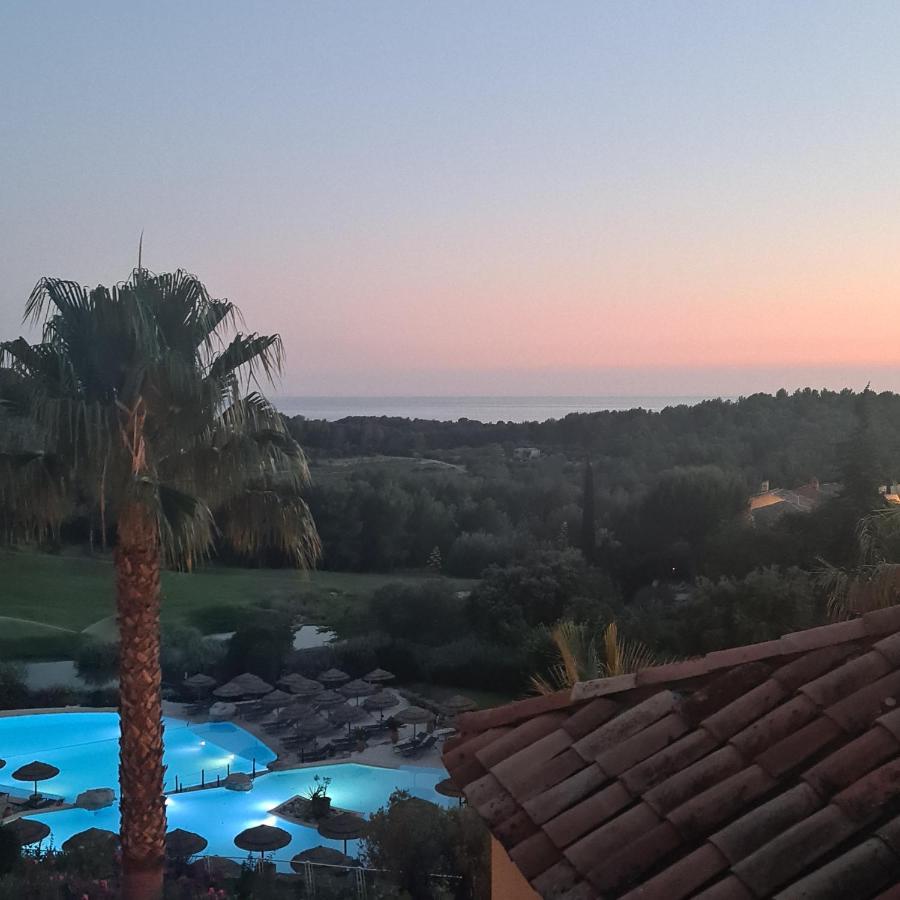 Appartement HAMEAU DES AMANDIERS - vue mer, golf et vignes à Saint-Cyr-sur-Mer Extérieur photo