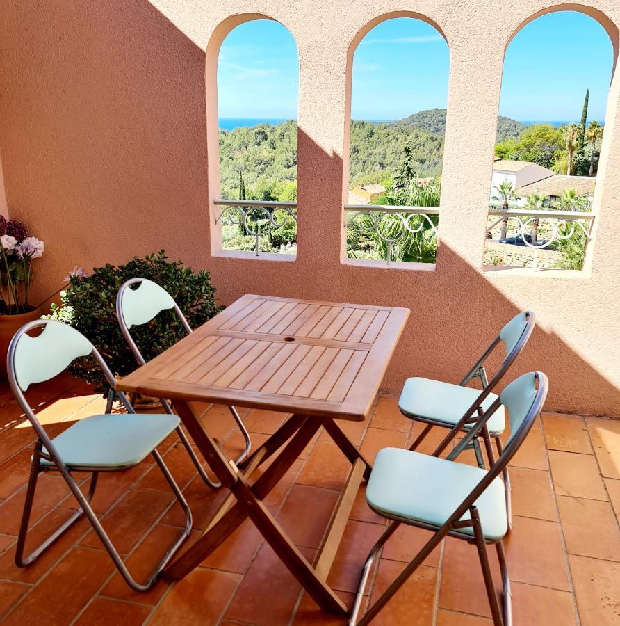 Appartement HAMEAU DES AMANDIERS - vue mer, golf et vignes à Saint-Cyr-sur-Mer Extérieur photo