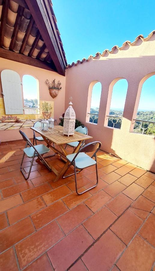 Appartement HAMEAU DES AMANDIERS - vue mer, golf et vignes à Saint-Cyr-sur-Mer Extérieur photo