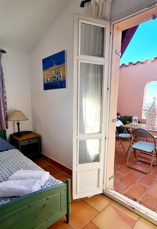 Appartement HAMEAU DES AMANDIERS - vue mer, golf et vignes à Saint-Cyr-sur-Mer Extérieur photo