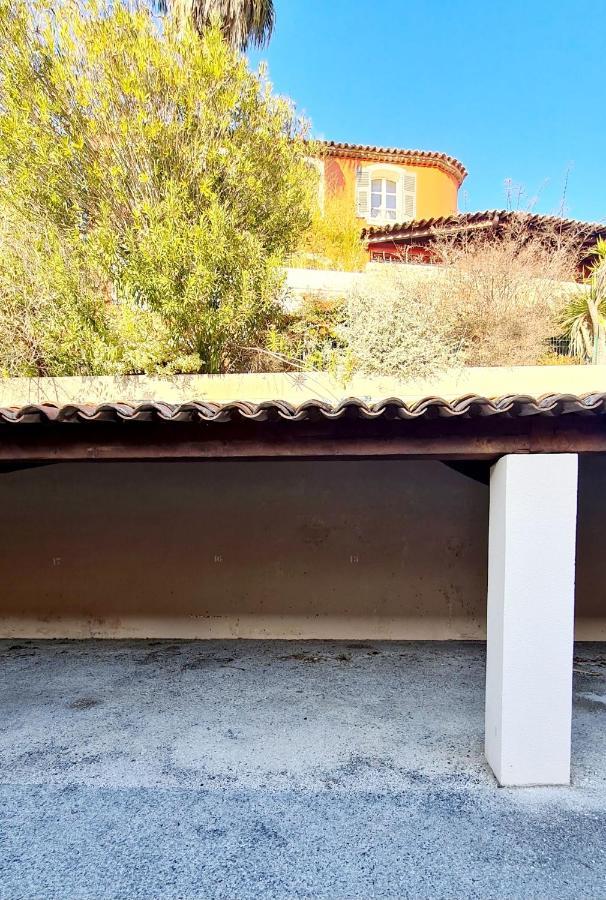 Appartement HAMEAU DES AMANDIERS - vue mer, golf et vignes à Saint-Cyr-sur-Mer Extérieur photo